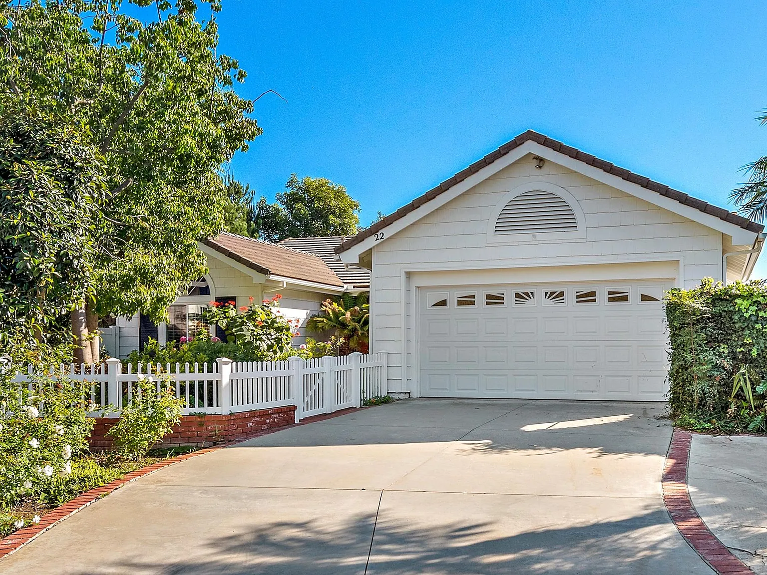 3 bed, 1896 sqft, $7,850 — Photo 3