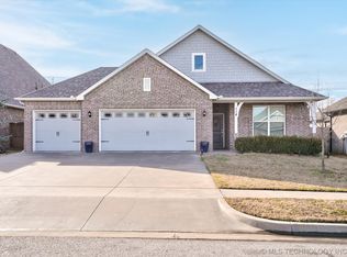 114 W 130th Pl S, Jenks, OK 74037