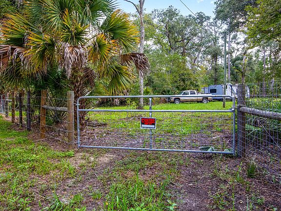 4th image of 143 SE Yearling Rd