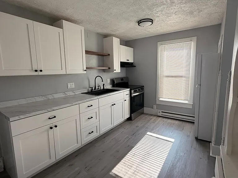 1135 Summit St — Photo 12