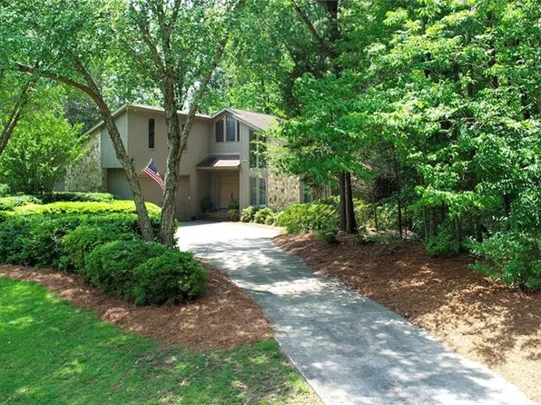 8009 Willow Glen Trl, Greensboro, NC 27455