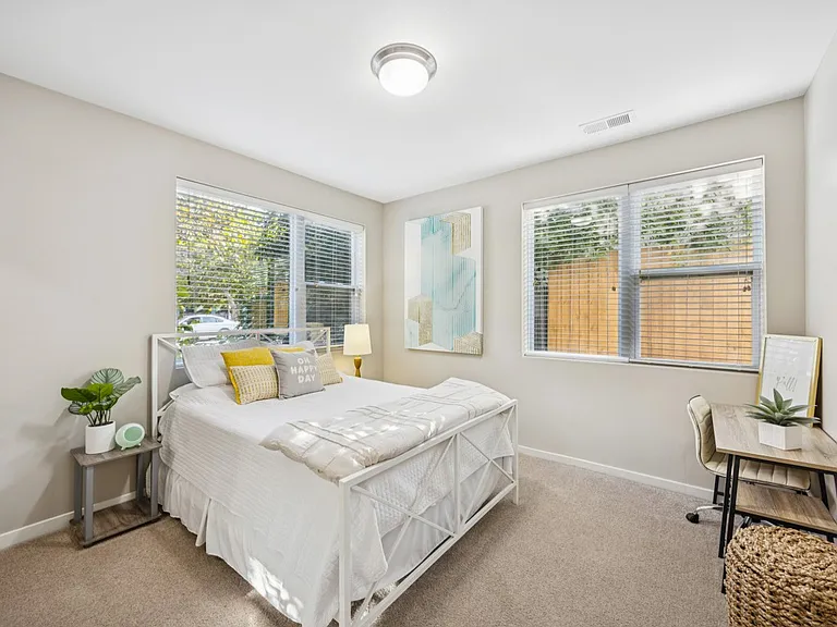 AMP Luxury Apartments — Photo 16