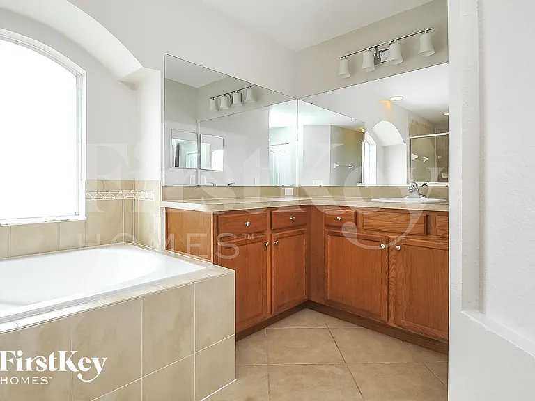 5203 Ashwood Dr — Photo 8