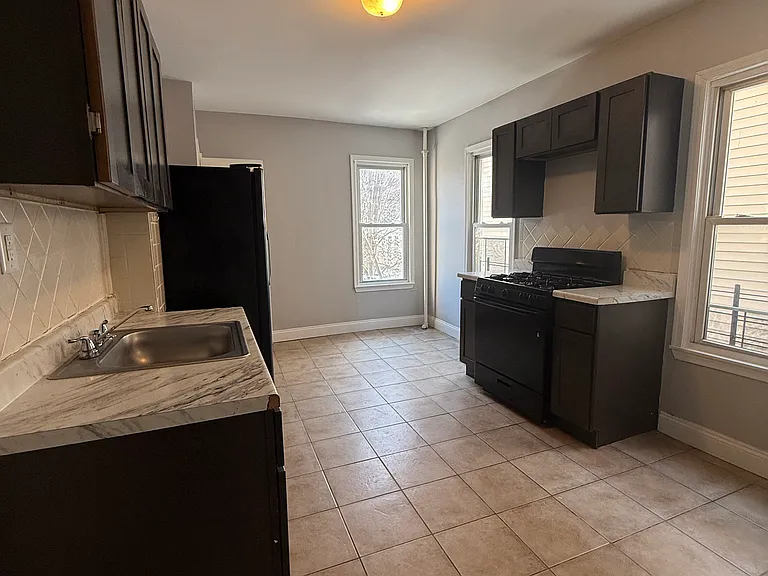 183 Summer Ave #2B — Photo 1