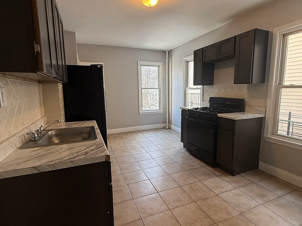 183 Summer Ave #2B