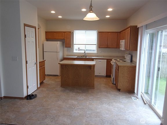 4th image of 10509 Yelm Terra Street SE