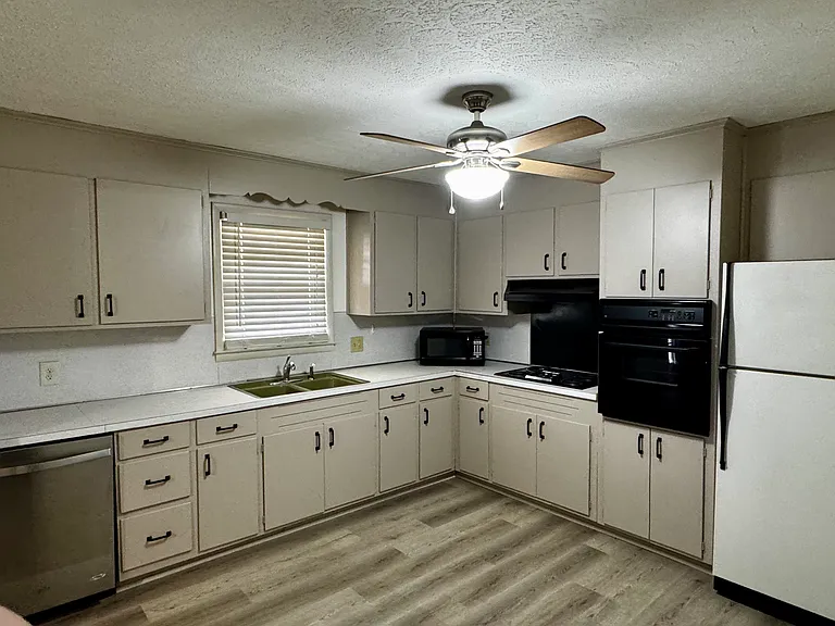 2986 Green Pasture Ln — Photo 7