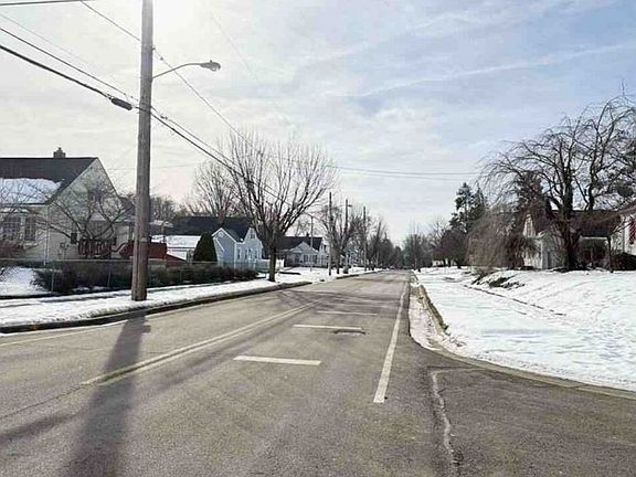 Exterior Neighborhood (street photo)