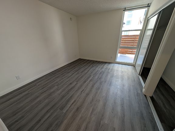 4th image of 334 N Berendo St #106