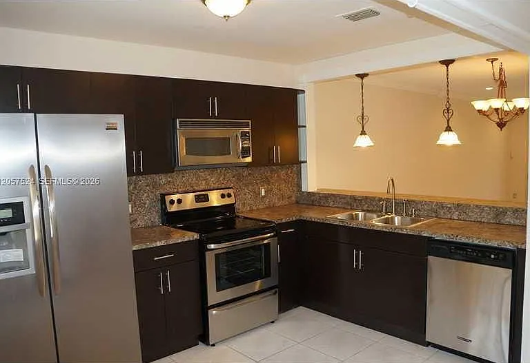 459 Lakeview Dr #2 — Photo 2