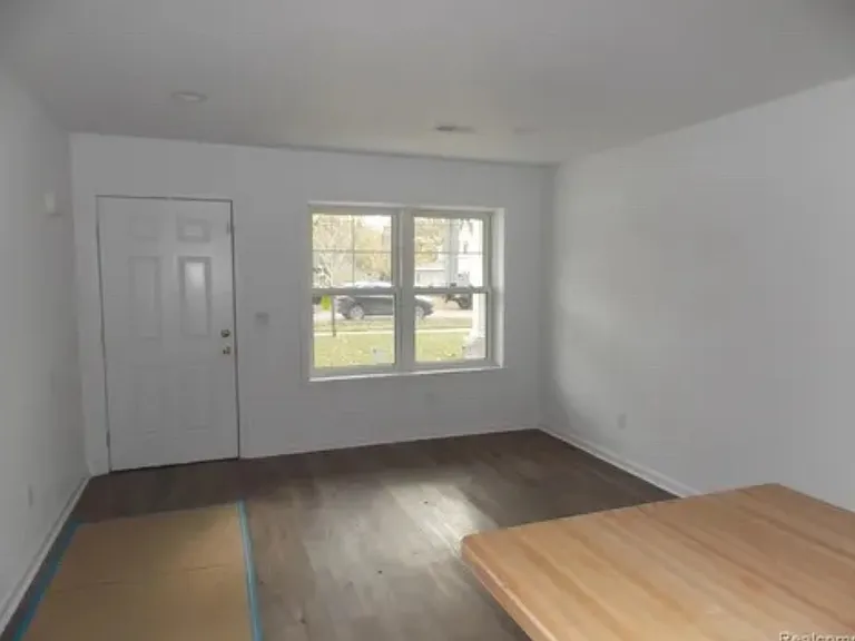20442 Westland Dr — Photo 2