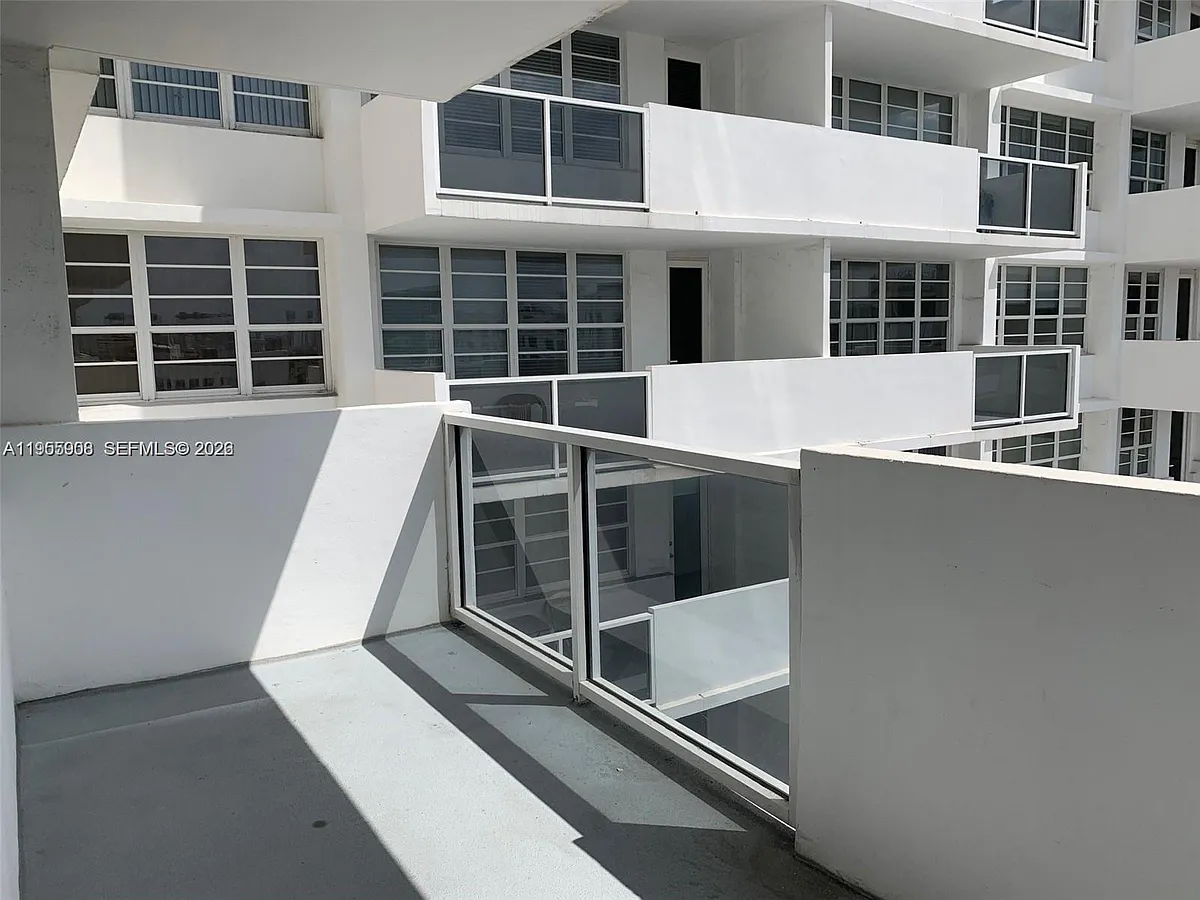 Building Photo - 100 Lincoln Rd #903