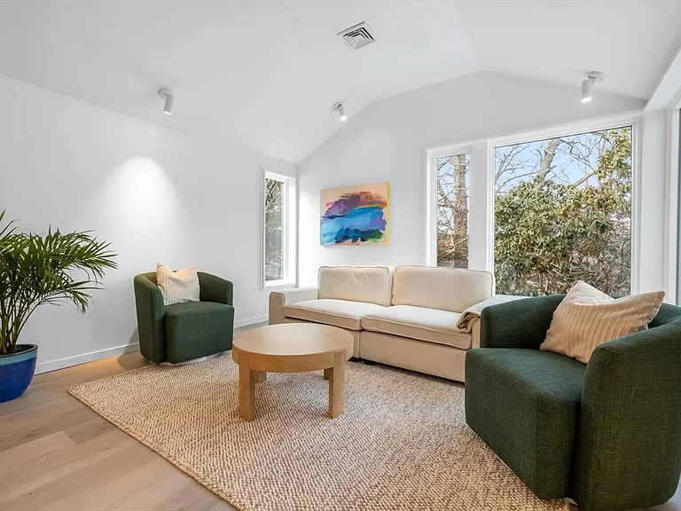 561 Beechwood St #SF — Photo 25