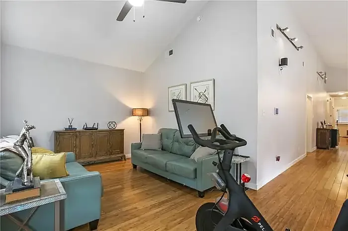 3 bed, 1440 sqft, $3,900 — Photo 4