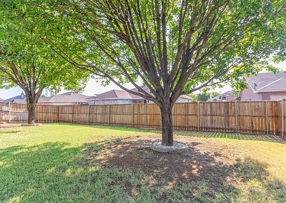 2nd image of 1314 Spring Hill Ln