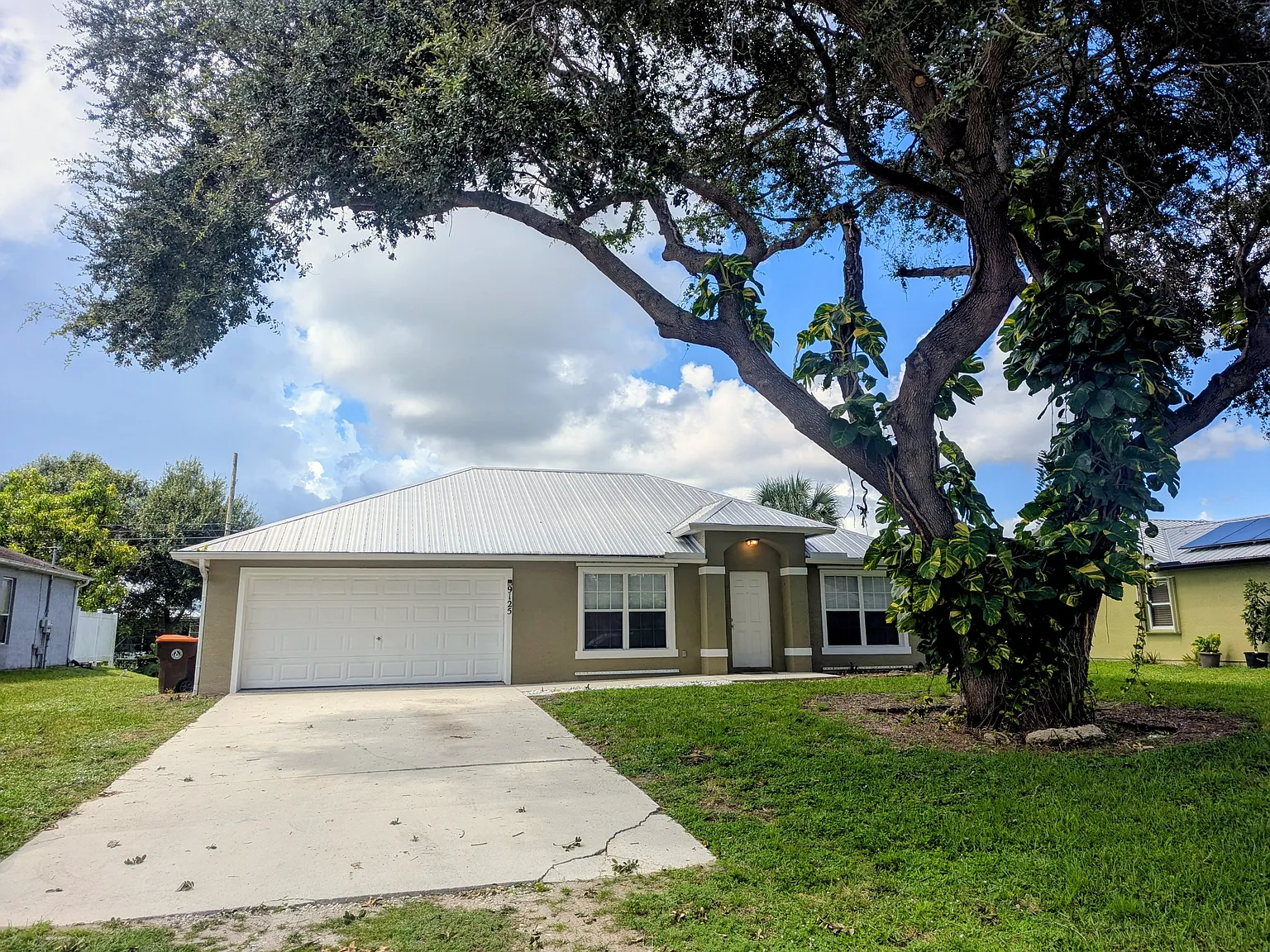 3 bed, 1268 sqft, $2,100 — Photo 1
