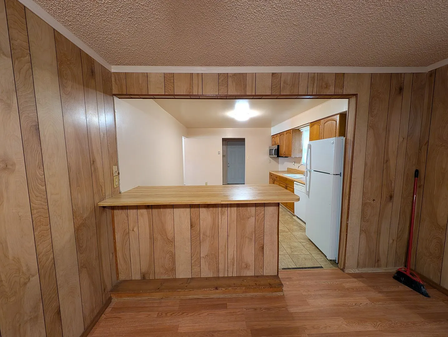 Minutes from Uptown 4 Bedroom! Awesome Backyard! — Photo 4