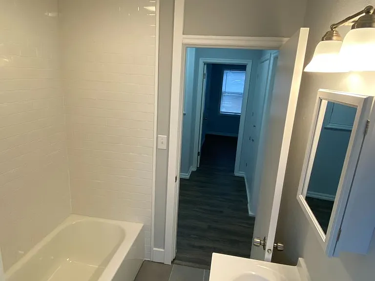 Raymond Apartments — Photo 22