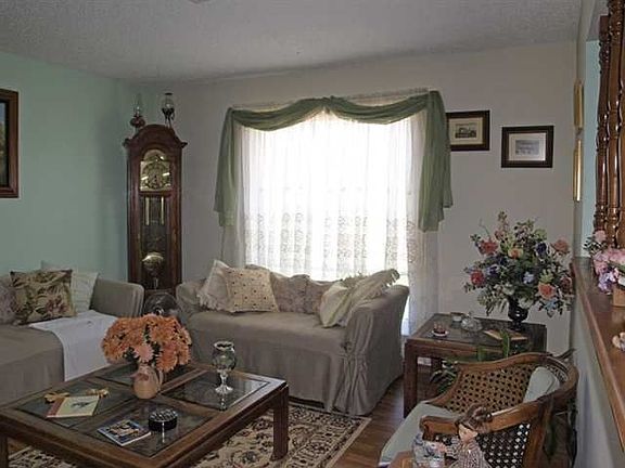 4th image of 7609 NW Kingsbury Ave