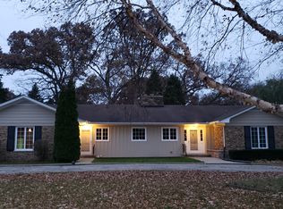 1101 Summit St, Elgin, IL 60120