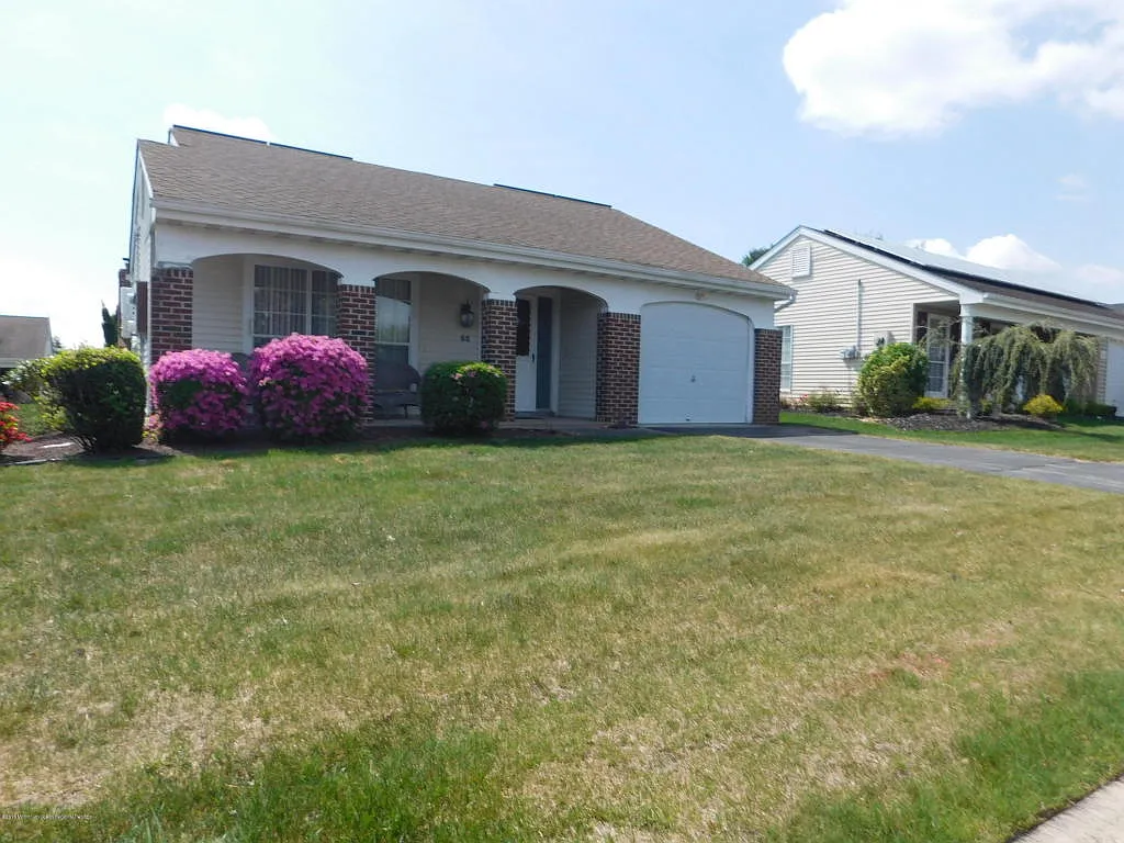 68 Mansfield Ave photo 1
