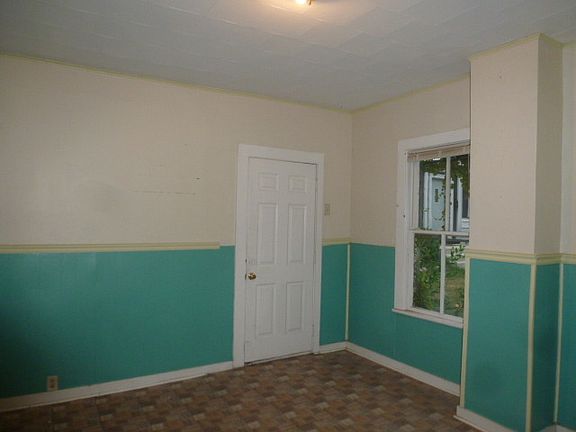 3rd image of 410 Campbell St