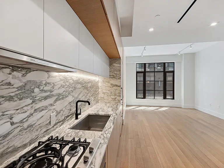 517 W 29th St #2C — Photo 8