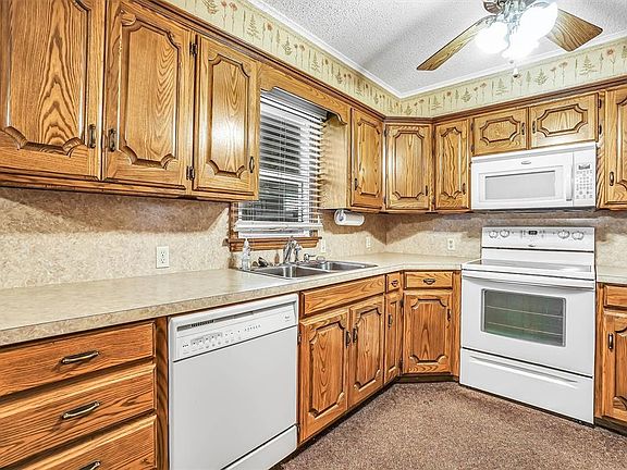 5th image of 129 Merritt Dr