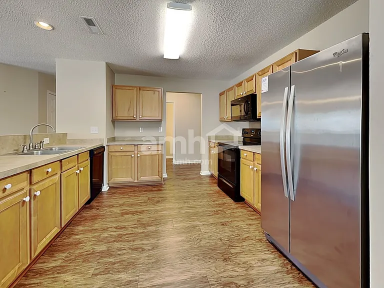 5013 Springdale Dr — Photo 3