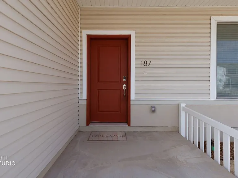 187 E Arcade Dr — Photo 2