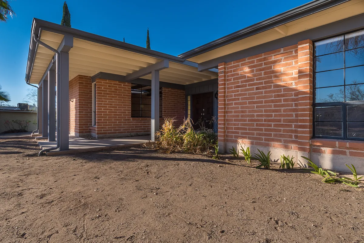 Building Photo - 7401 E Sabino Vista Dr