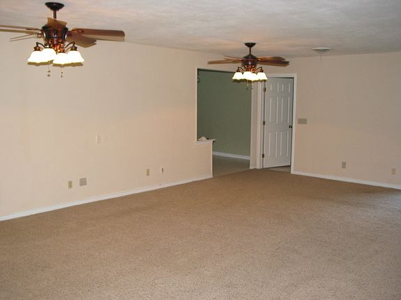 5th image of 1625 Amherst Dr