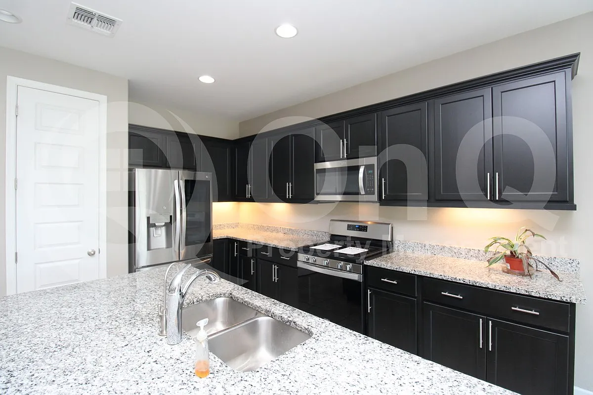 3 bed, 2.0 bath, 1570 sqft, $2,475 — Photo 3