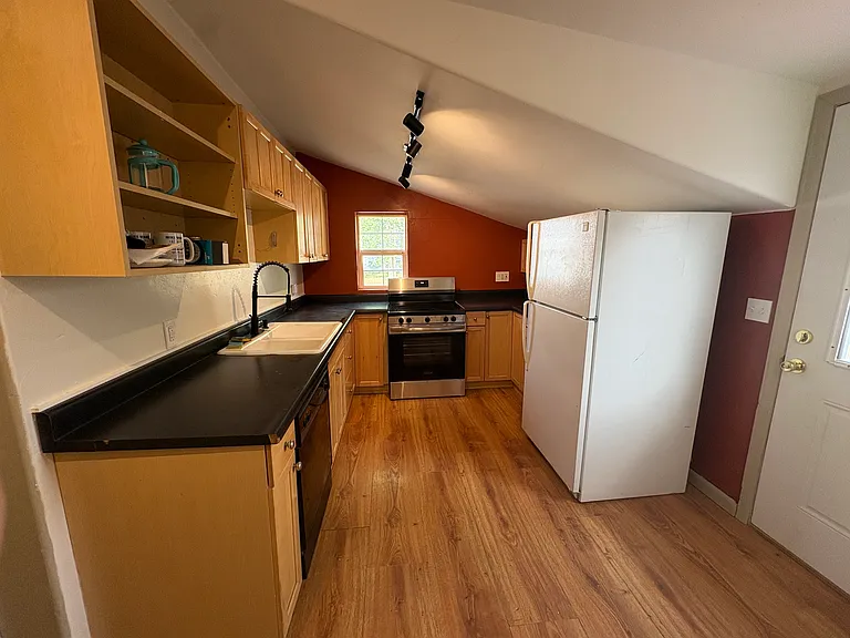221 W 5th St — Photo 11