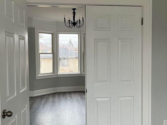 3rd image of 1271 Gladstone Ave