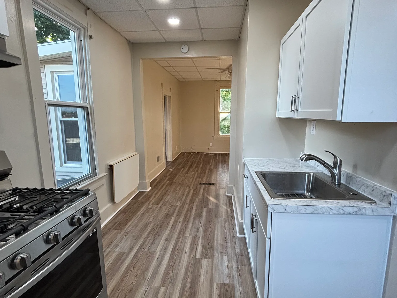 1 bed, 700 sqft, $915 — Photo 2