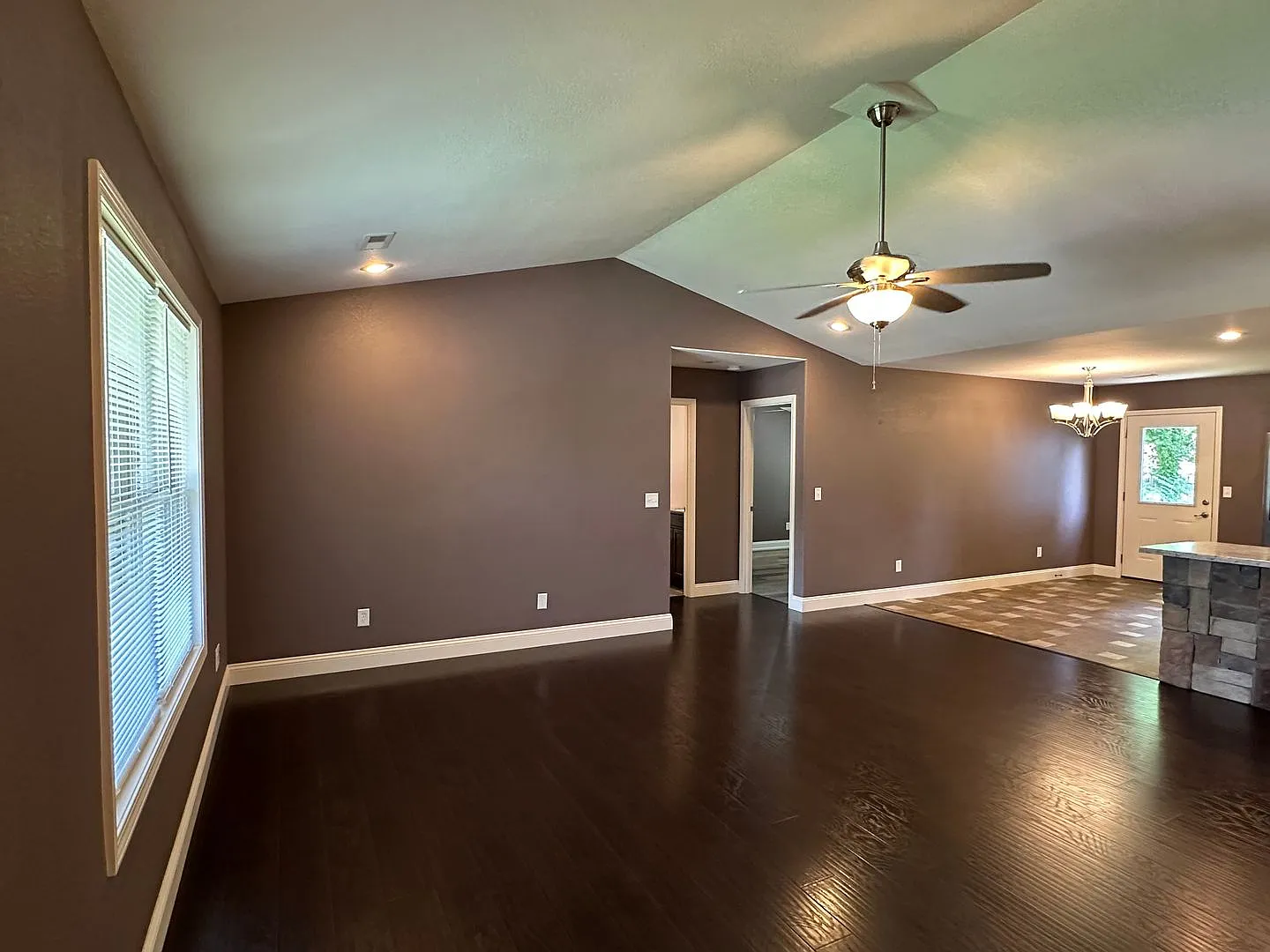 Well Maintained 3 Bed 2 Bath w/ Fence in Waynesville — Photo 2