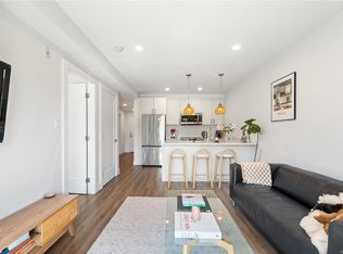 135 Haliburton St #102, Nanaimo, BC V9R4V9
