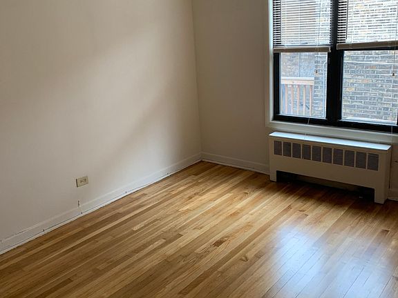 3rd image of 6343 N Richmond St #3B