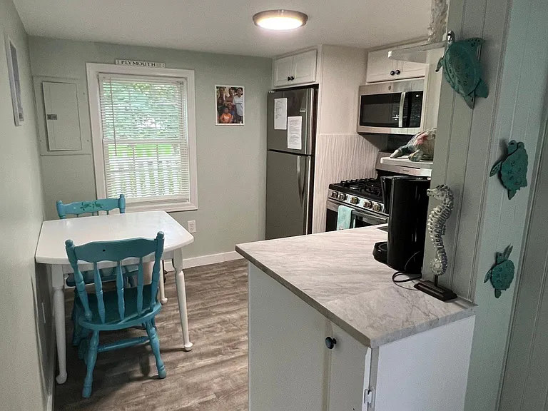 Eat in kitchen