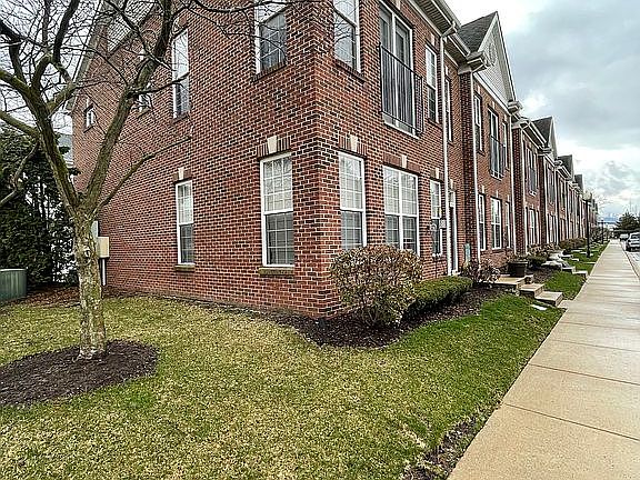 5th image of 501 Depot St