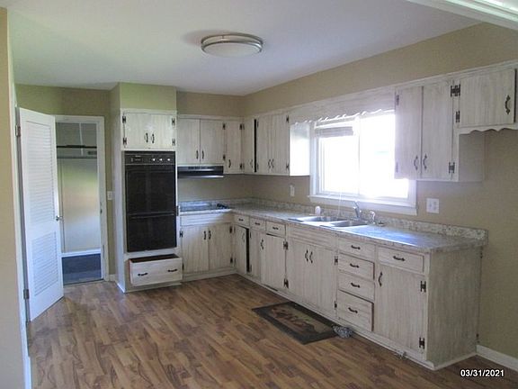 4th image of 1002 Plainview Dr