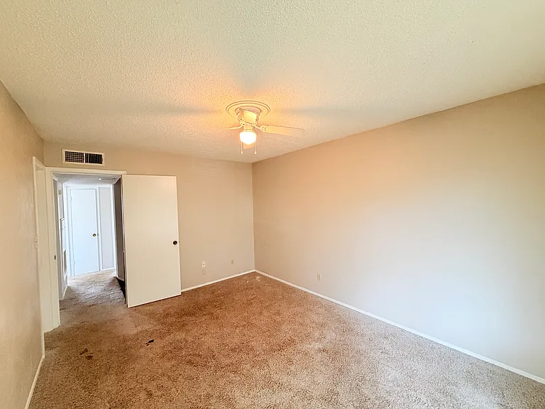 9611 Blue Creek Ln — Photo 18