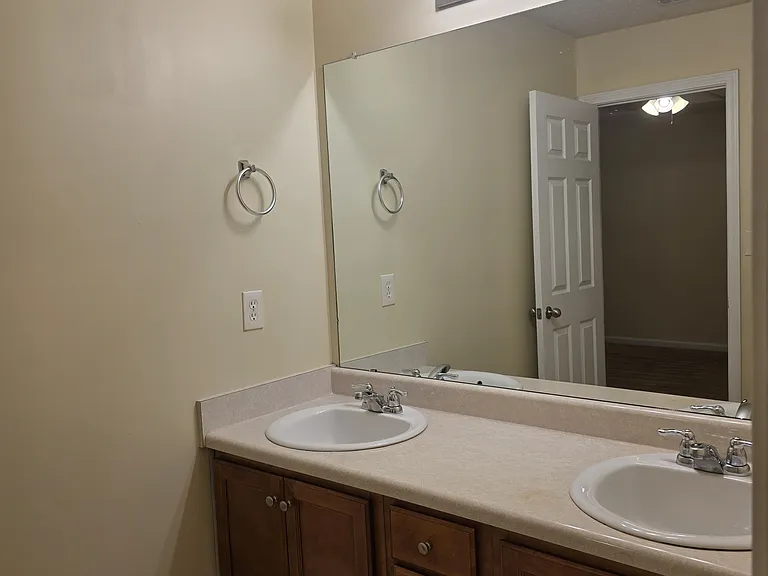 Master Bed Bathroom