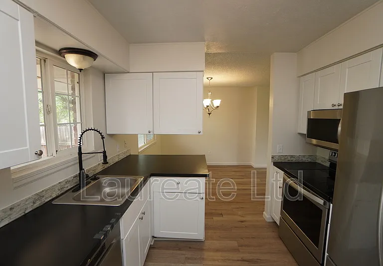 1110 Dexter St — Photo 7