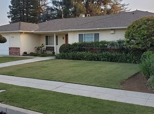 3077 W Robinwood Ln, Fresno, CA