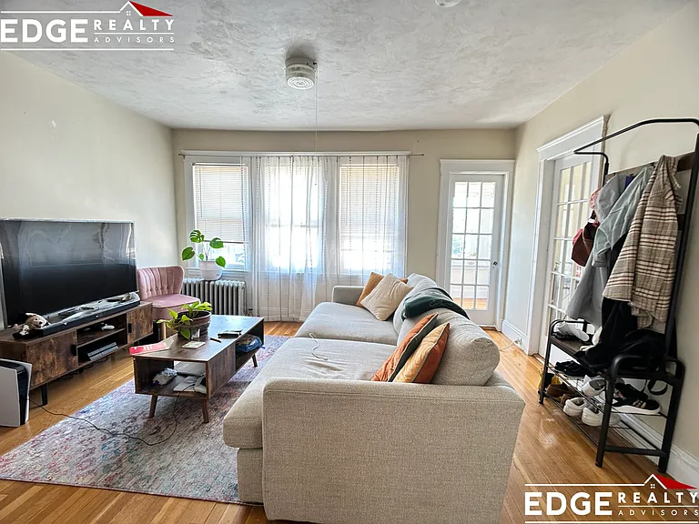 292 Foster St #2 — Photo 1
