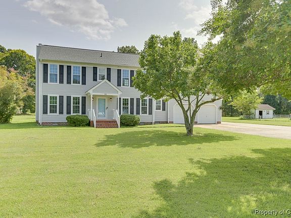 3rd image of 18 Mary Ann Dr