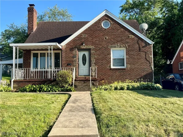 2306 3rd St NE, Canton, OH 44704