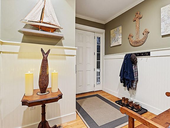 3rd image of 1 Willis Point Road